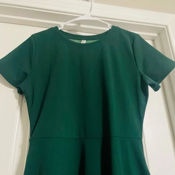 Classic Beautiful & Simplistic Green Dress 👗 - Picture 2 of 11